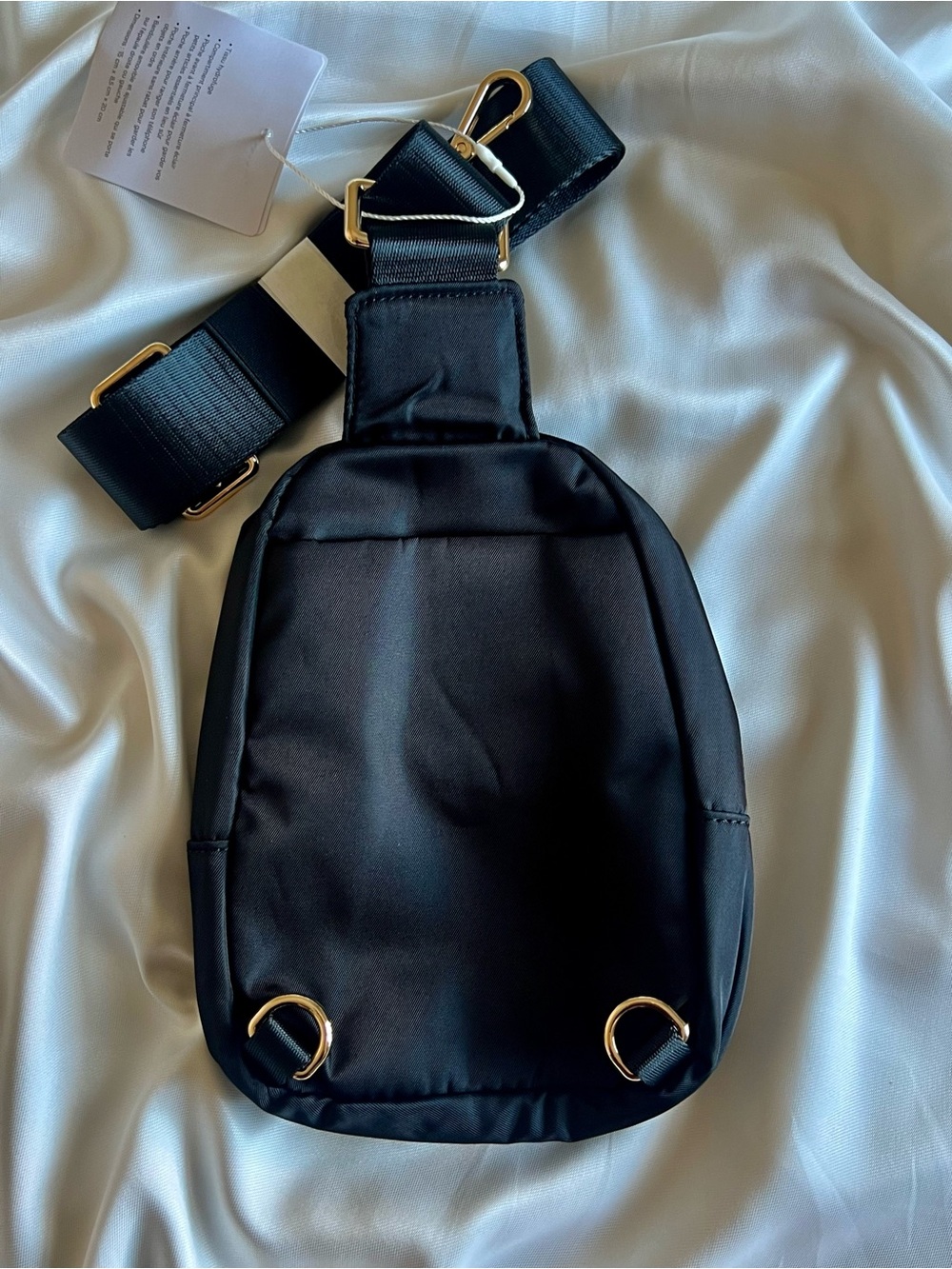LULULEMON ATHLETICA BLACK N GOLD HARDWARE EVERYWHERE SLING BAG (small 2L) - Picture 6 of 6